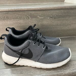 Grey Nikes 7Y